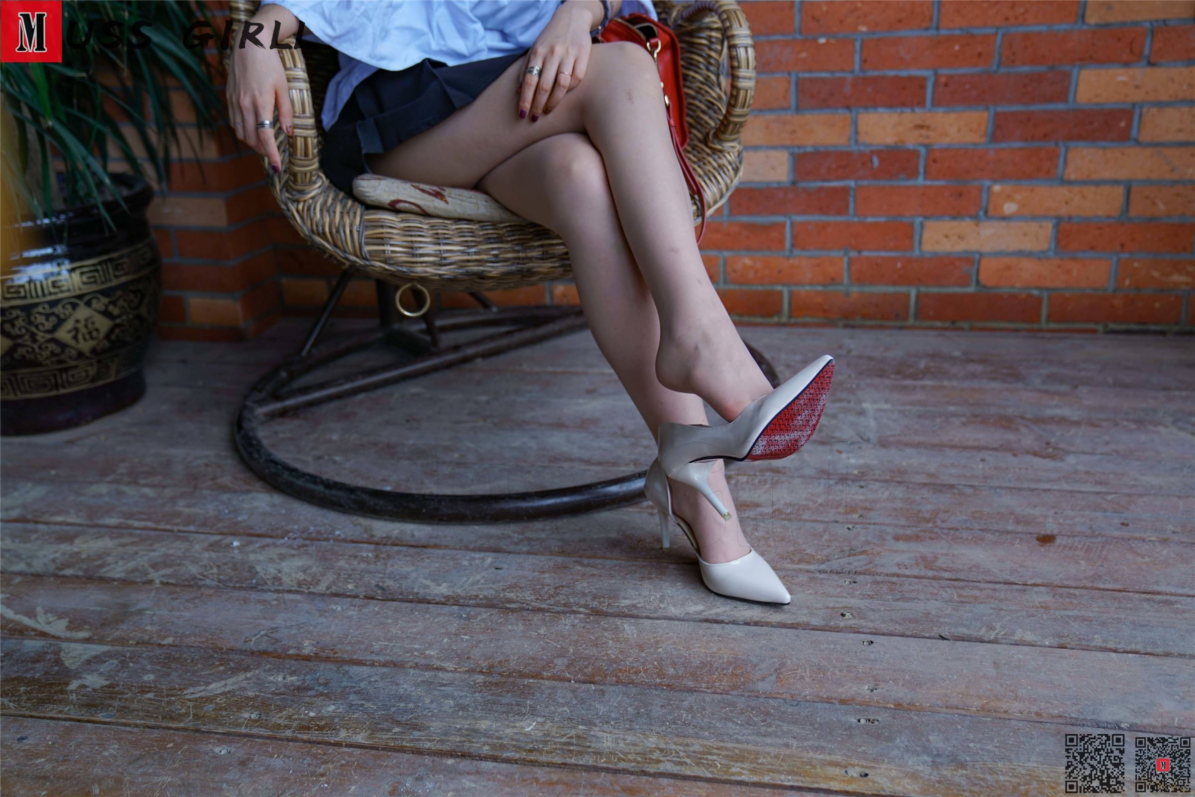 MussGirl慕丝女郎  NO.158 吊椅百褶裙肉丝